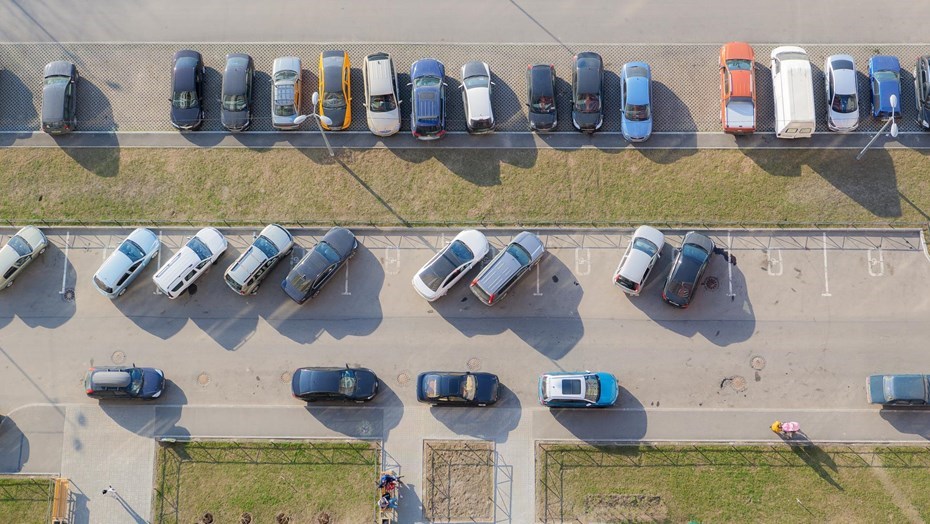 Работа в москве домашняя стоянка. Общественная стоянка. Место парковки для газели. Стоянка газелей. Габариты парковки газелей.