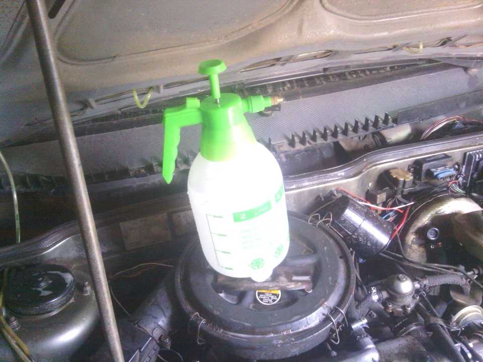 Отмыть двигатель своими руками. Смывка масла с двигателя. Очистить масло с двигателя. Смыть масло с двигателя. Химия для отмывки двигателя от масла и тосола.