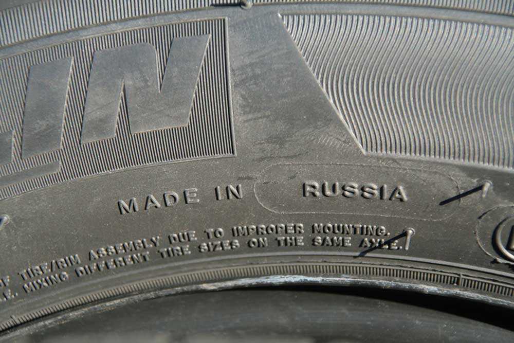 Где на шинах указан год выпуска фото. Мишлен шины маркировка шин. Дата производства шин Мишлен. Дата выпуска резины Мишлен. Дата производства резины Мишлен.