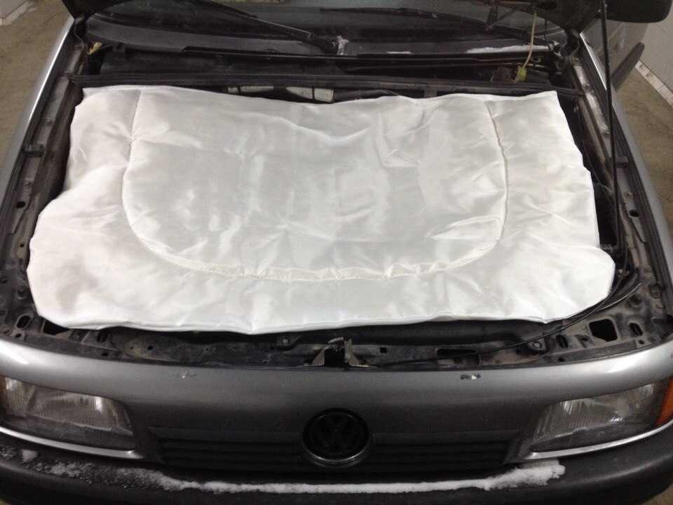 Одеяло капота. Одеяло для двигателя Peugeot 301. Утеплитель двигателя под капота Volkswagen Passat. Одеяло для двигателя автомобиля Логан 2. Kia Rio 2014 года одеяло для двигателя.