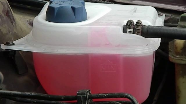 Пузырьки в расширительном бачке: почему появляются пузыри воздуха ...