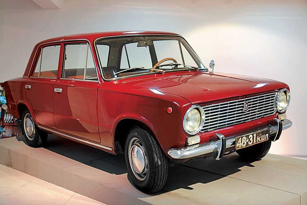 Первый автомобиль ваз 2101. ВАЗ-21011 Жигули. ВАЗ 21011 красный. Машина ВАЗ 21011. ВАЗ 21011 копейка.