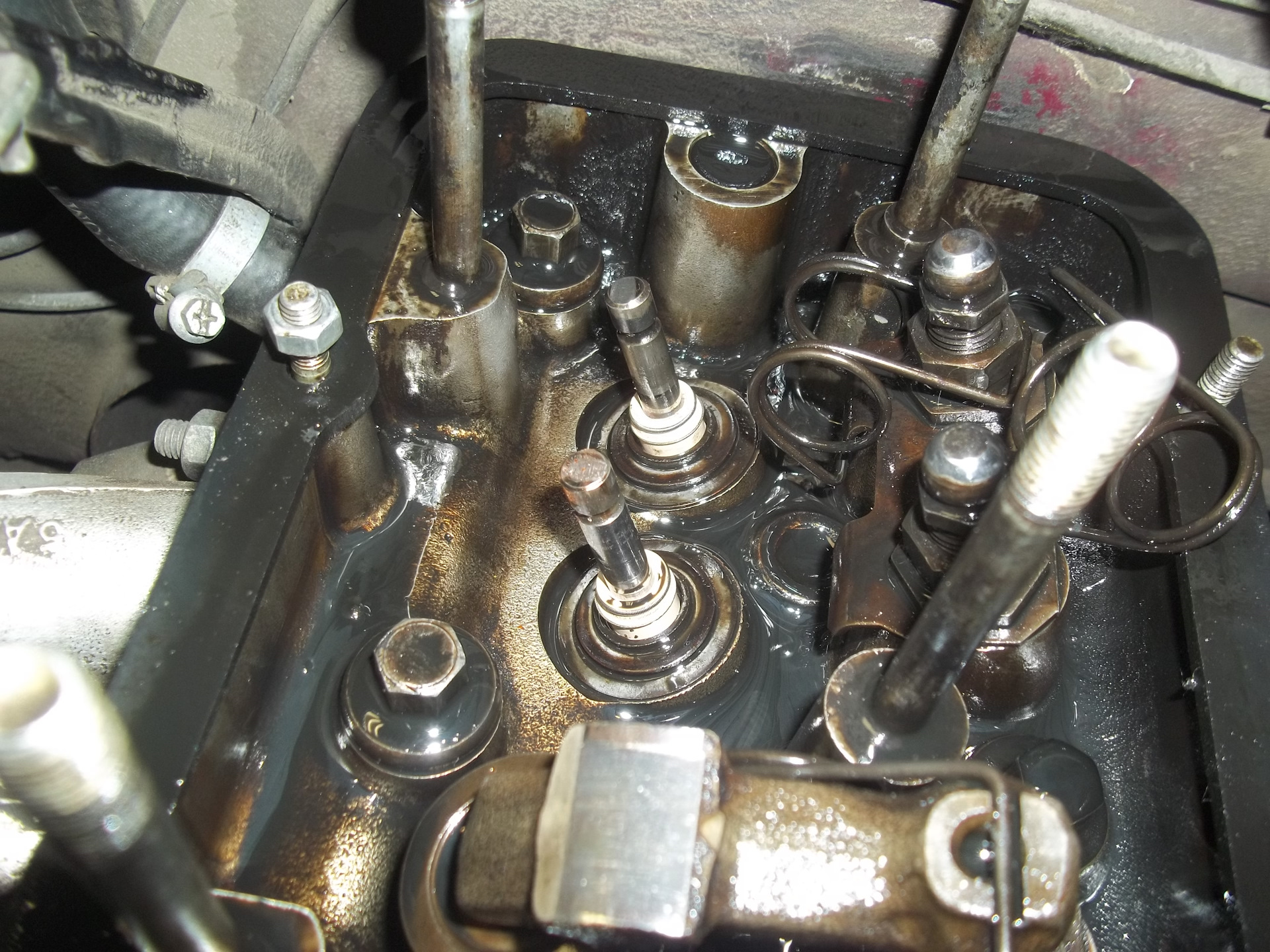 Замена маслосъемных колпачков клапанов на двигателе КАМАЗ 740-10