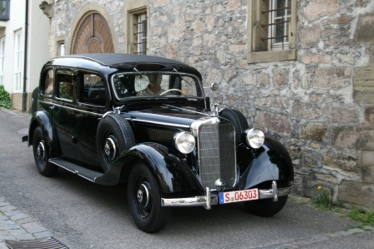 Зикерт автомобиль. Mercedes-Benz 260 d. Mercedes-Benz 260d 1936. Мерседес Бенц 260d 1936. Mercedes-Benz 260d w138.