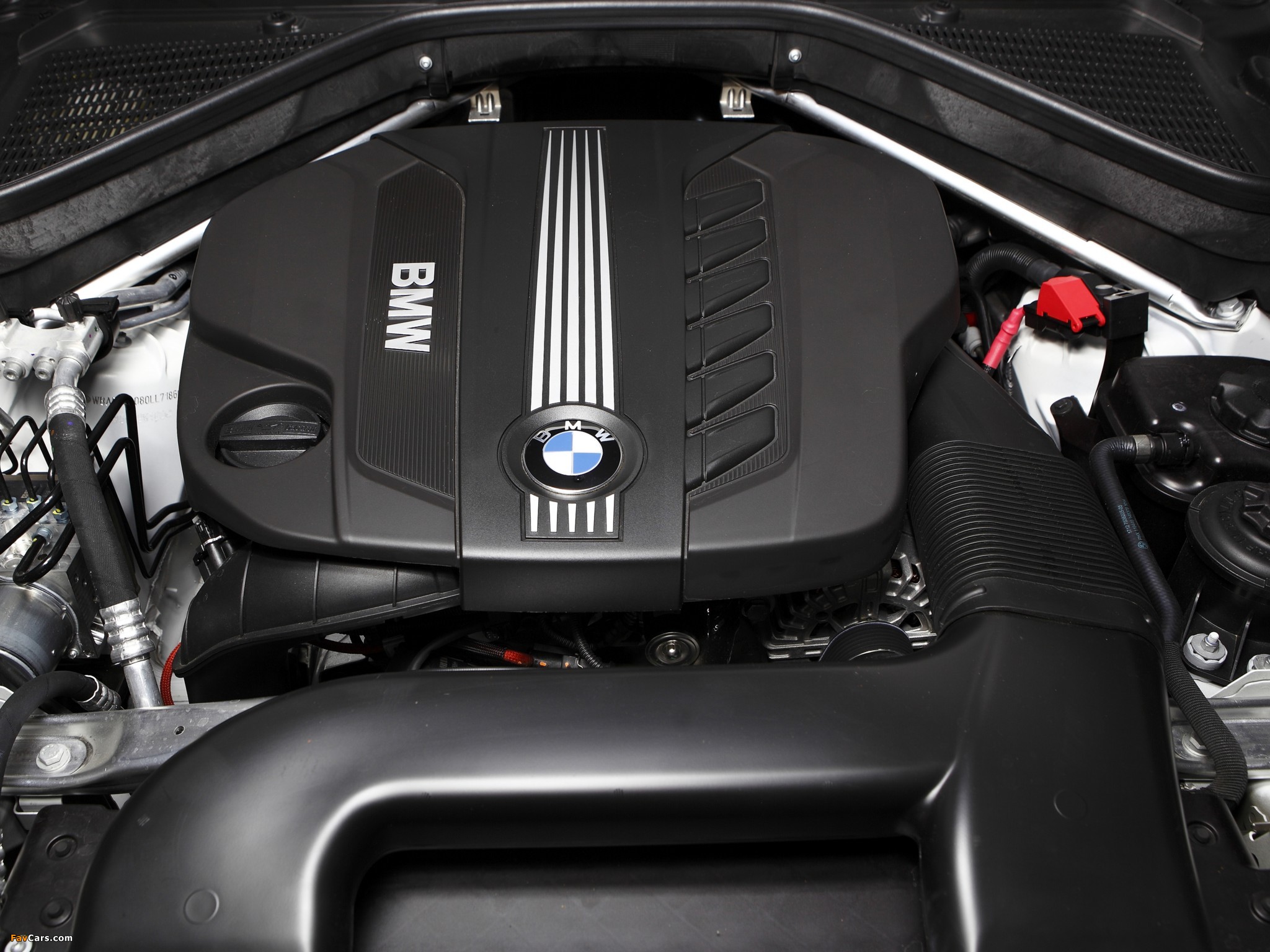 Bmw x6 двигатели. BMW x6 e71 под капотом. BMW x6 f16 мотор. Мотор BMW x6 40d. BMW x6 xdrive30d двигатель.