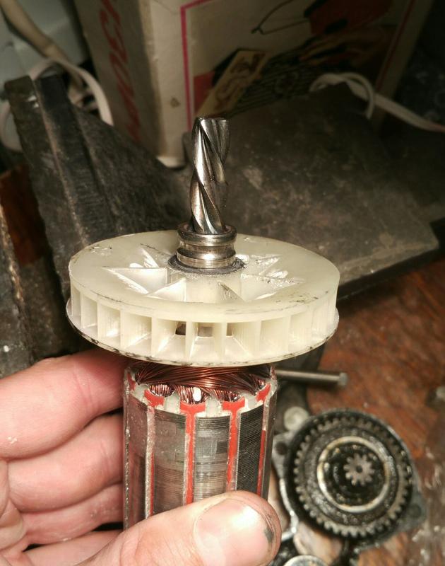 Как снять подшипник: Как вытащить подшипник из глухого отверстия ...