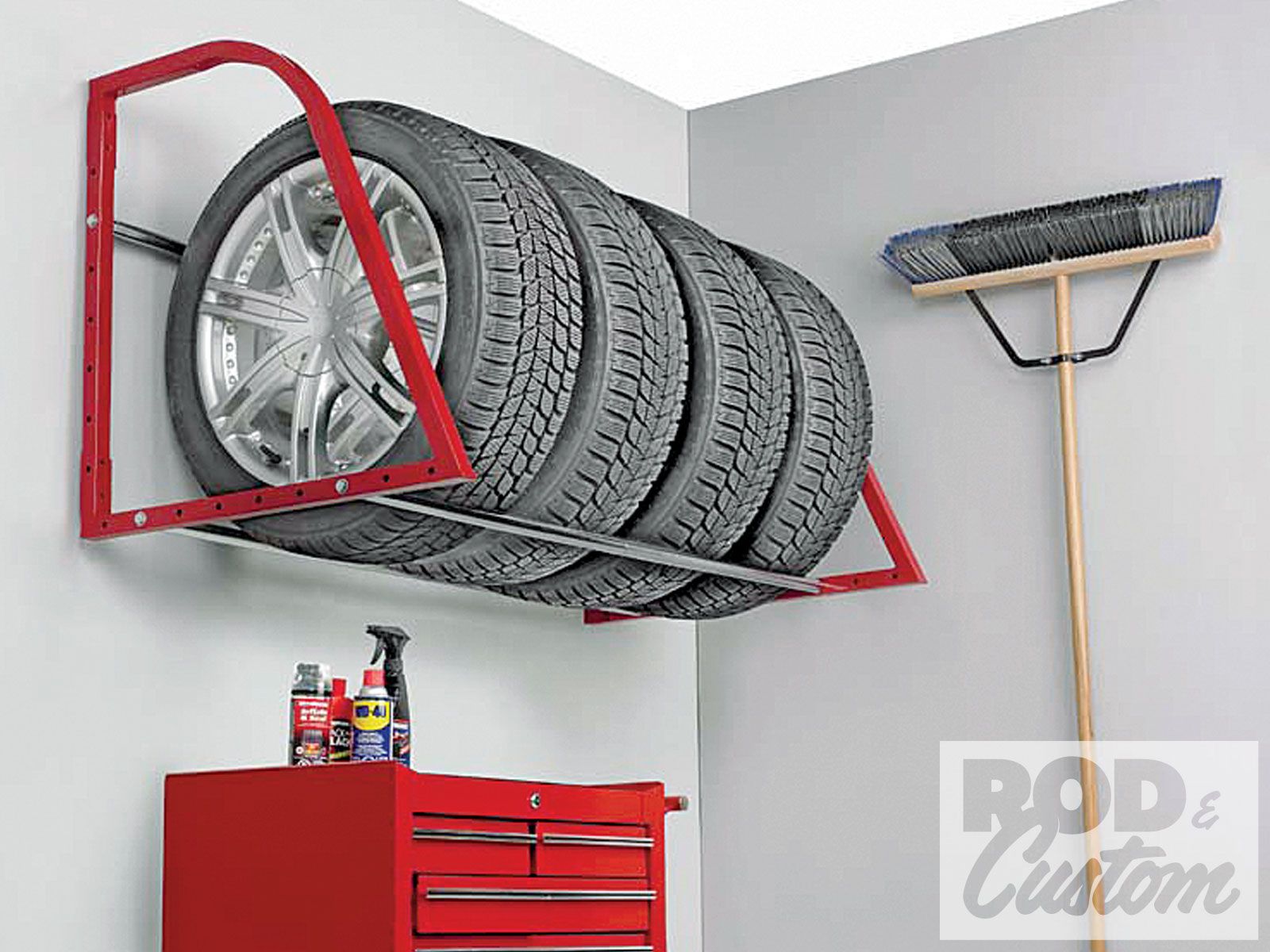 Купить шины гараж. Хранение шин. Полка для хранения резины. Хранение колес. Стеллаж для колес в гараж.
