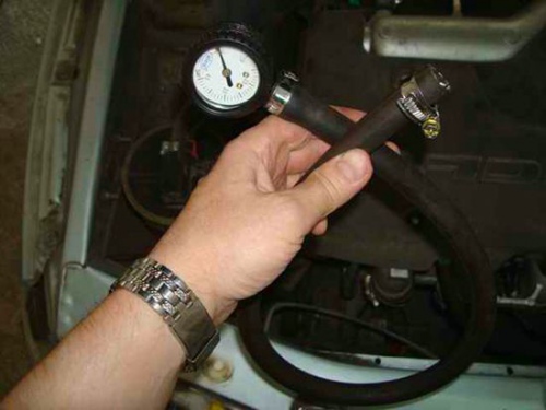 Проверка давления в топливной рампе ВАЗ 2115