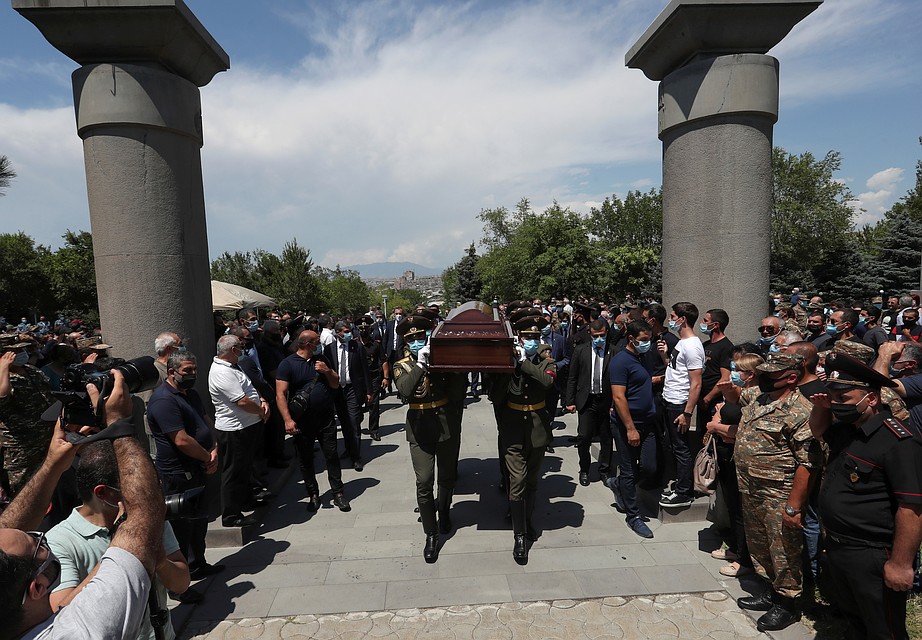 Похороны военнослужащего в Ереване Фото: REUTERS