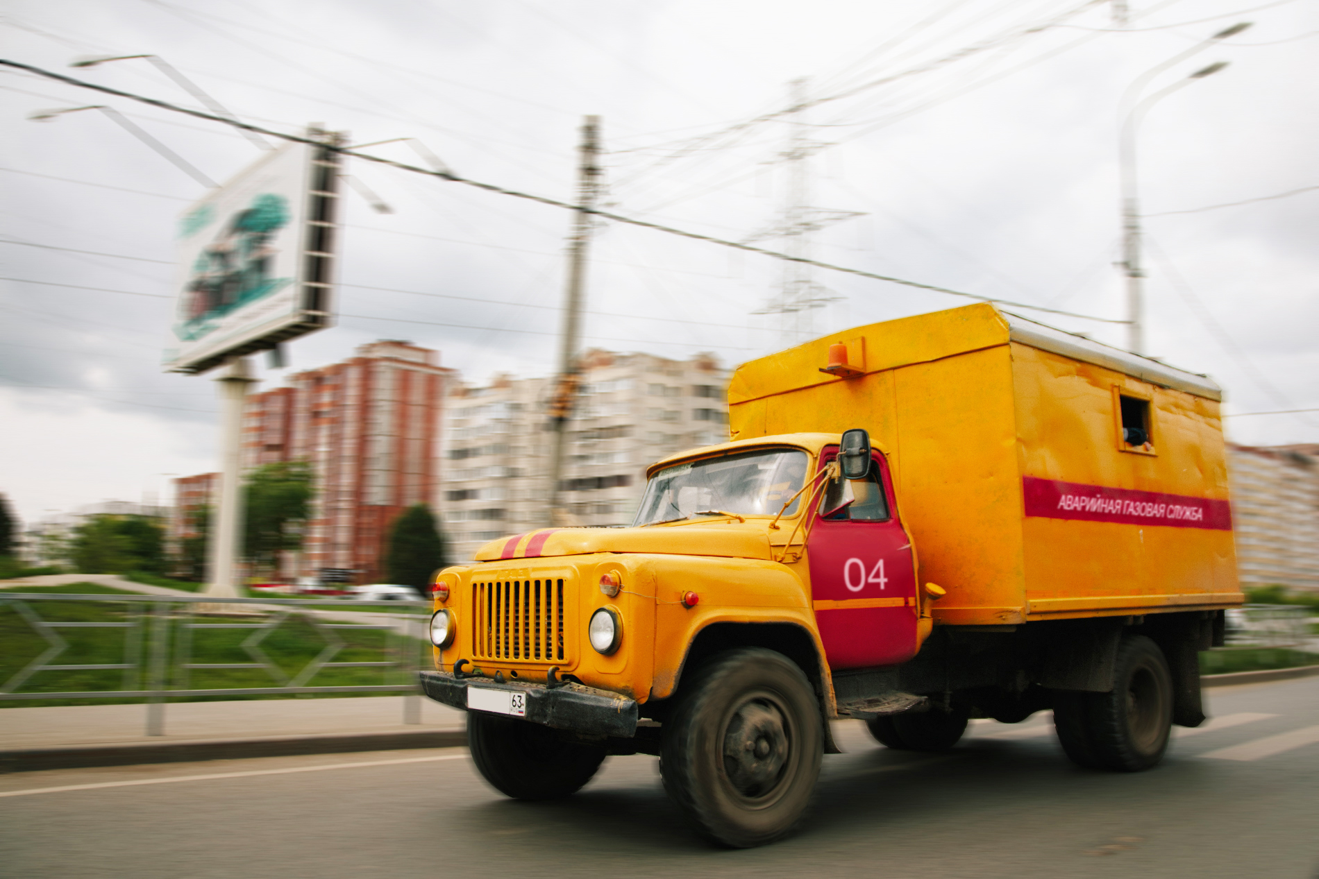 Аварийная служба газа телефон. Аварийная машина. Машина газовой службы. Аварийная газовая машина. Аварийная служба.