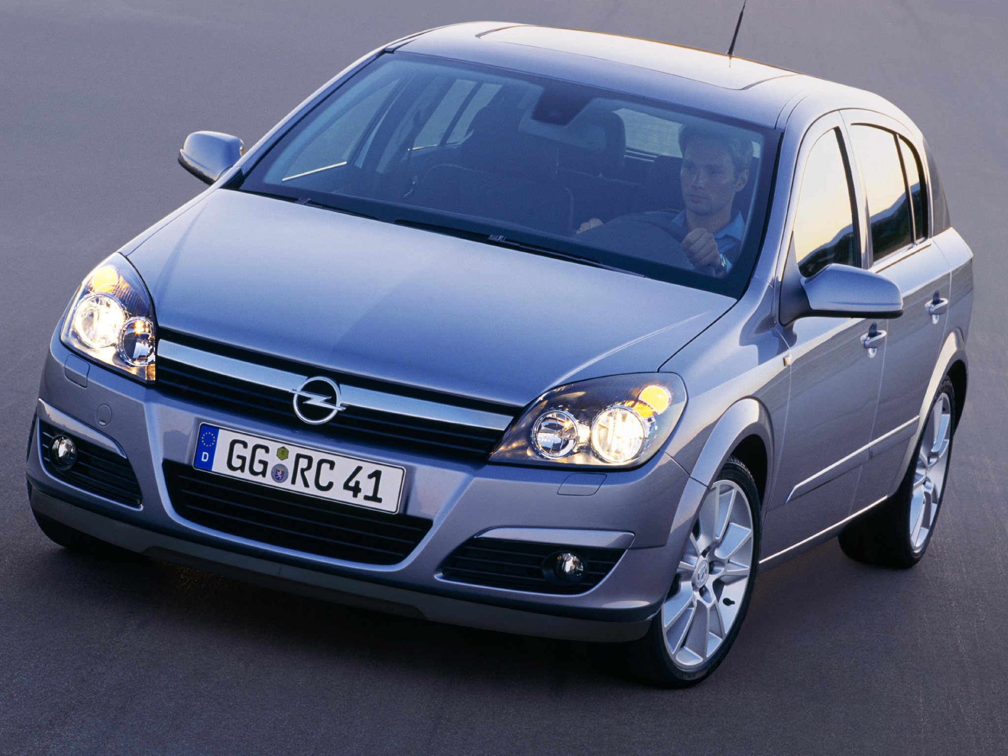 Почему на машине опель. Opel Astra h 2004. Opel Astra h (2004-2007). Opel Astra 2004. Opel Astra h 2005.