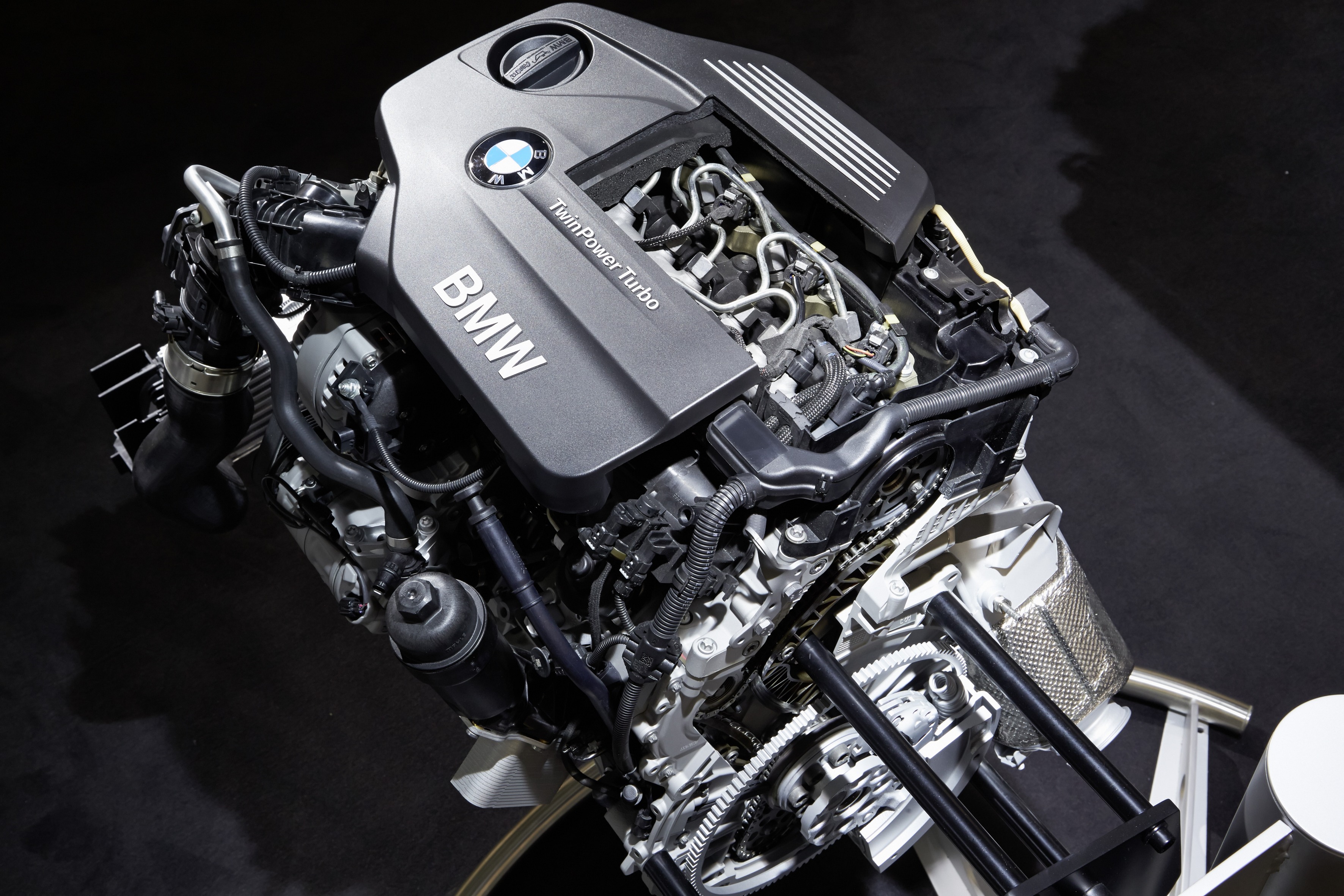 Лучшие дизельные моторы. BMW b47 дизель. BMW TWINPOWER Turbo. BMW s63 m TWINPOWER Turbo. Мотор БМВ 4.0 дизель турбо.