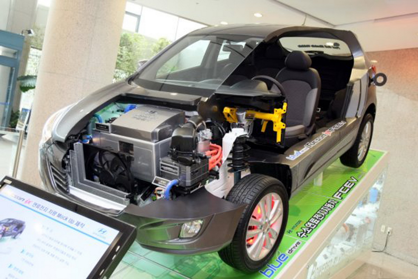 Водородные авто. Hyundai fuel Cell. Hyundai водородный двигатель. Hyundai Tucson FCEV. Hyundai hydrogen fuel Cell.